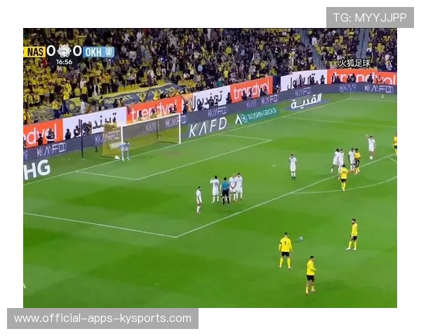 C罗远射贴地钻角，利雅得胜利门将无力回天，c罗远距离射门