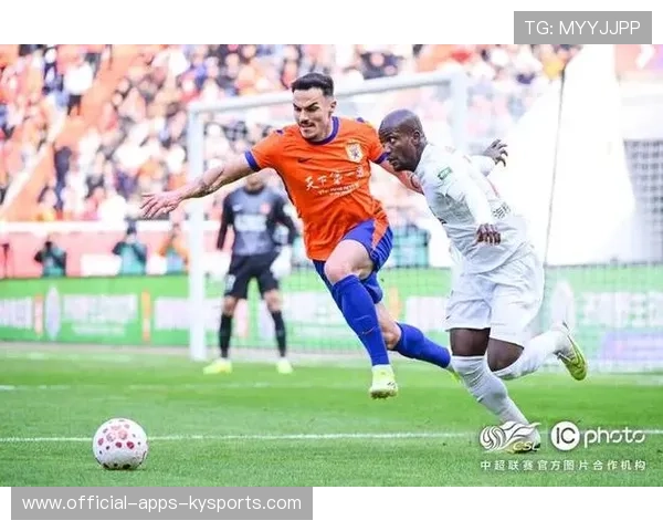 辽宁铁人边路被打穿多次,禁区保护空当明显